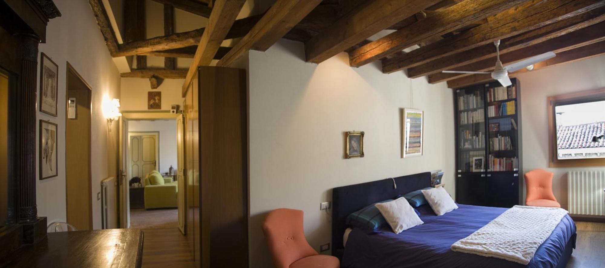 Real Venetian Apartment, 300 M From Rialto Bridge, 100 Sqm *