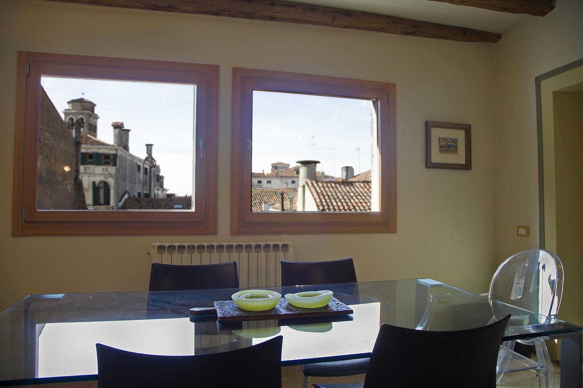 Real Venetian Apartment, 300 M From Rialto Bridge, 100 Sqm Apartamento *