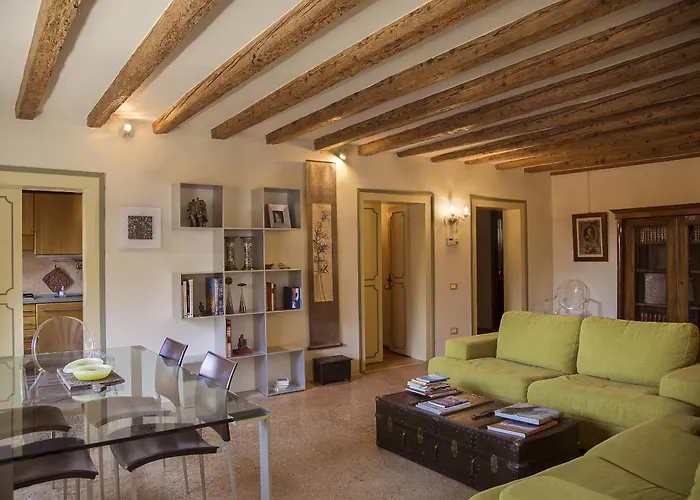 Real Venetian Apartment, 300 M From Rialto Bridge, 100 Sqm